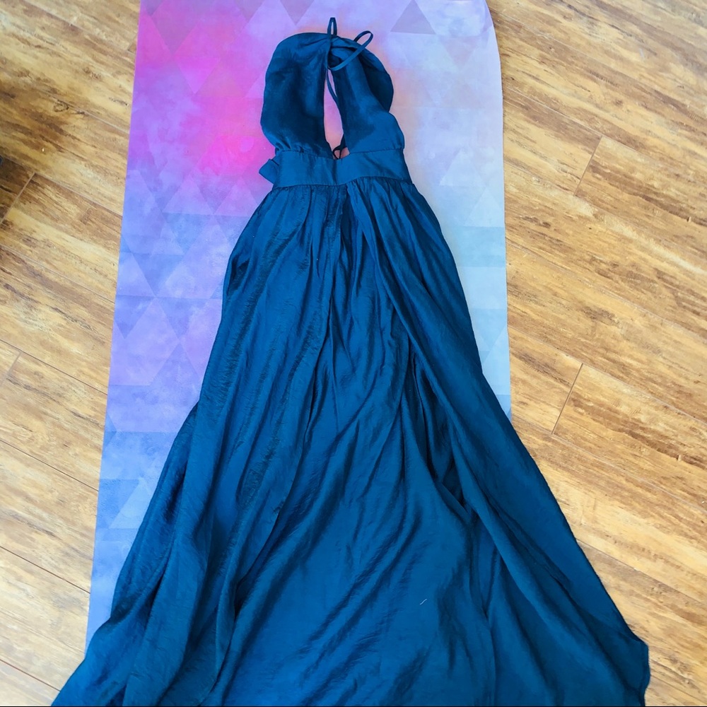 👗 WHITE FOX ISABELLA NAVY BLUE HALTER MAXI DRESS - Picture 3 of 7